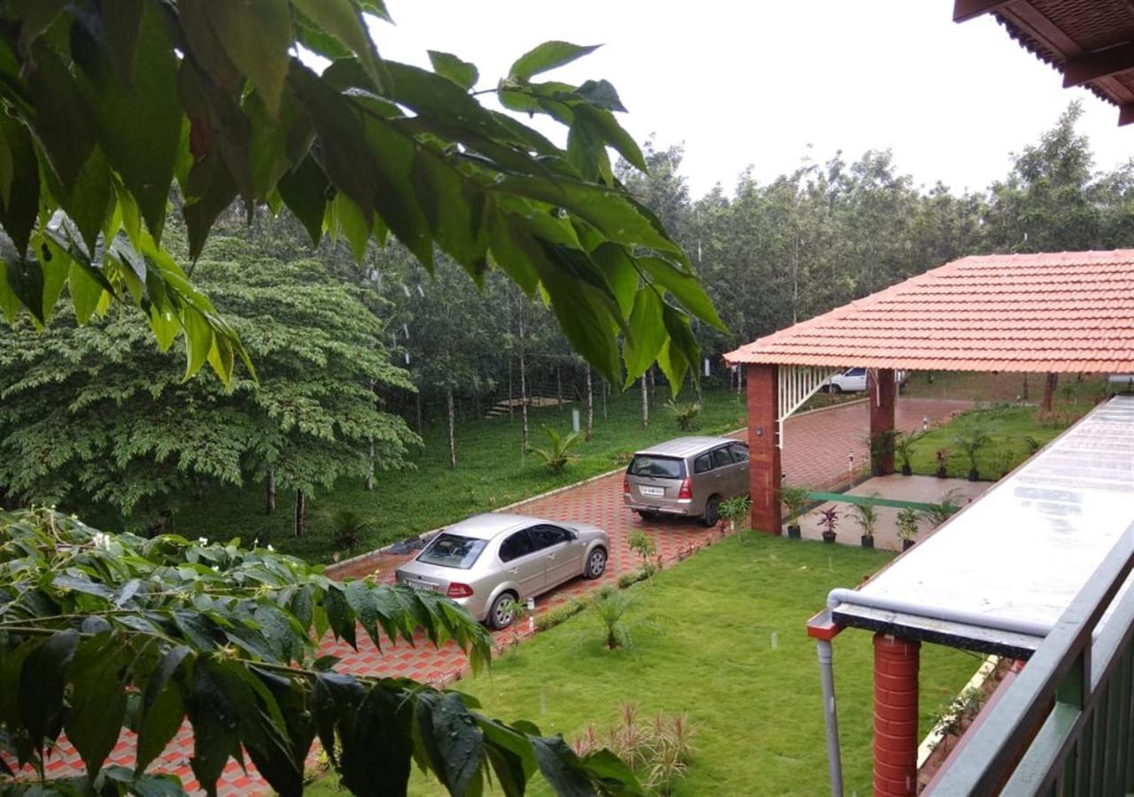 Water View Holiday Retreat สากเลศปุระ ภายนอก รูปภาพ