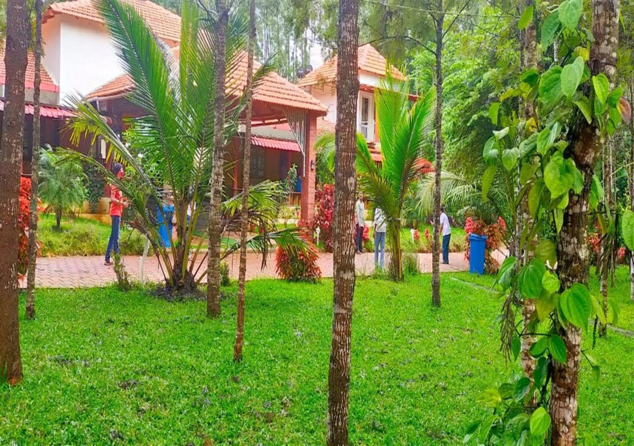 Water View Holiday Retreat สากเลศปุระ ภายนอก รูปภาพ