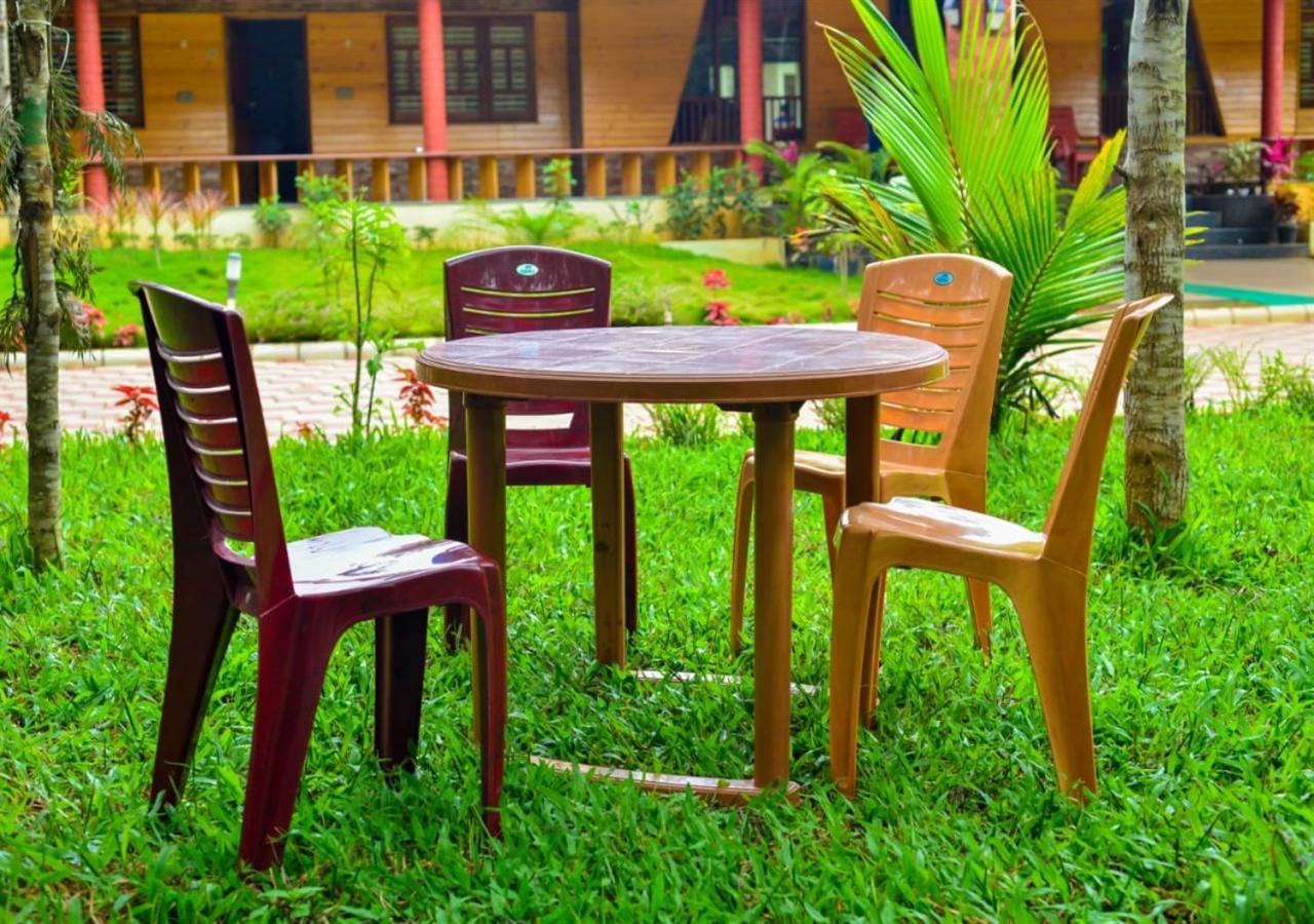 Water View Holiday Retreat สากเลศปุระ ภายนอก รูปภาพ